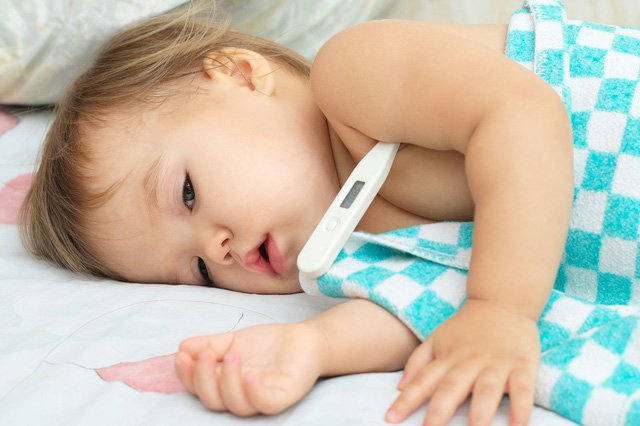 Co giật do sốt cao ở trẻ nhỏ: Sơ cứu tại nhà như thế nào cho an toàn? | Vinmec