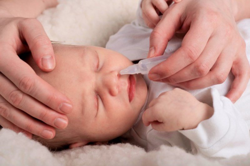 Nhỏ nhầm thuốc Denicol vào mũi bé có sao không? | Vinmec