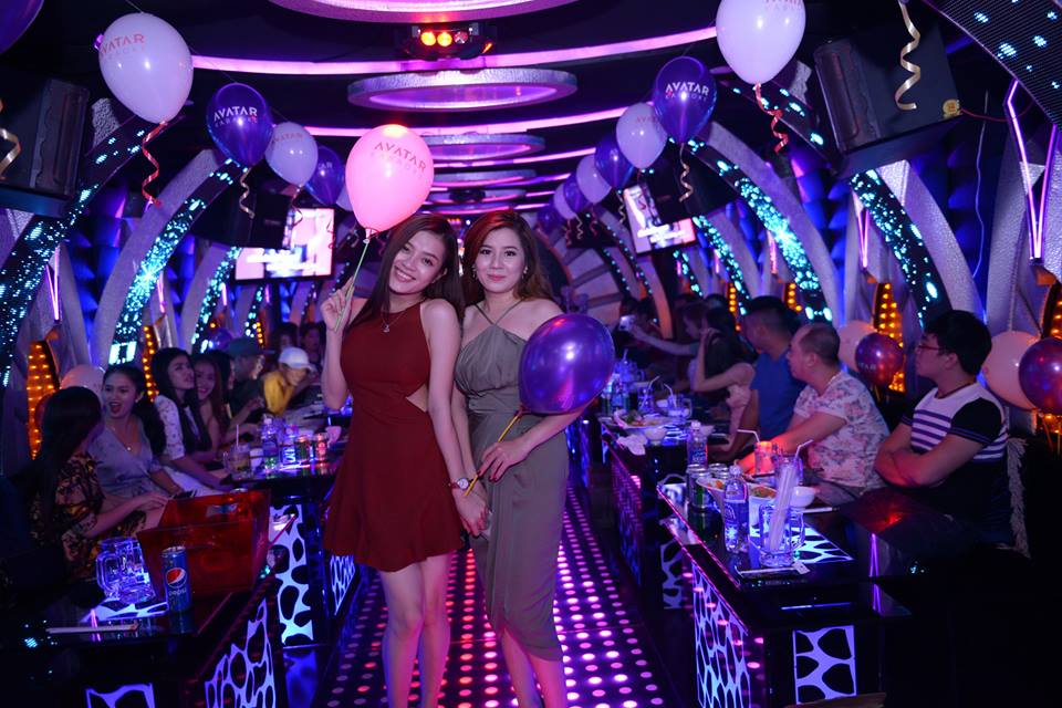 Mọi người sẽ cùng nhau quẩy với bạn trong buổi tối sinh nhật này