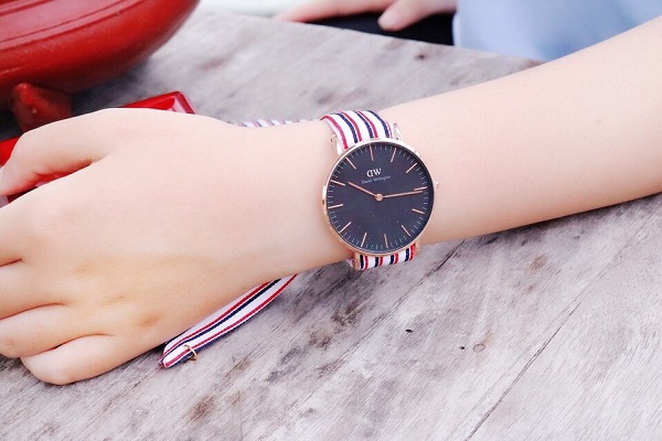 Tặng đồng hồ đeo tay