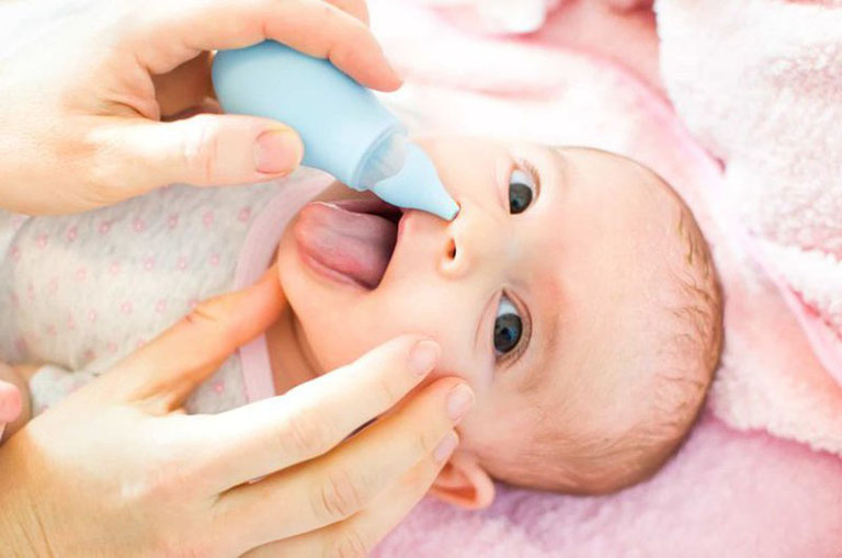 Dùng Nước Muối Sinh Lý Rửa Mũi Cho Trẻ Đúng Cách Với 5 Cách Này