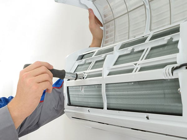 Hướng dẫn tự vệ sinh máy lạnh điều hòa của mình tại tphcm