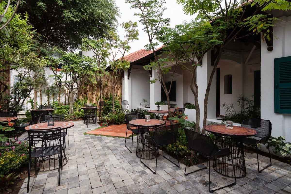 Nhà hàng sân vườn Hương Huyền