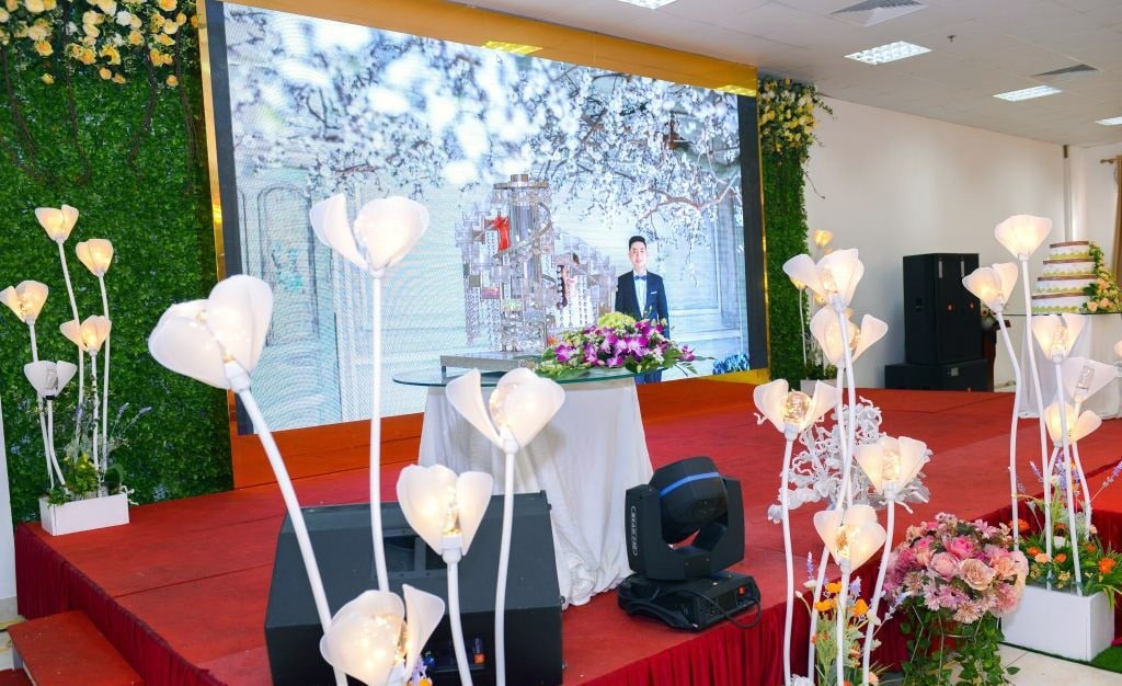 Trang trí sân khấu
