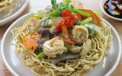 Mì xào đãi tiệc sinh nhật