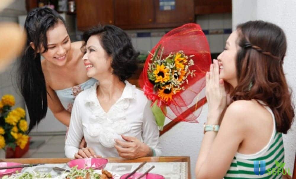 Tổ chức một bữa tiệc sinh nhật ấm cúng dành cho mẹ chồng