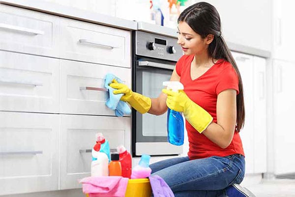 Vệ sinh tủ bệp - vệ sinh anh thư tphcm