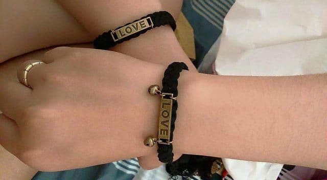 Tặng nhẫn, vòng tay trang sức cho bạn gái